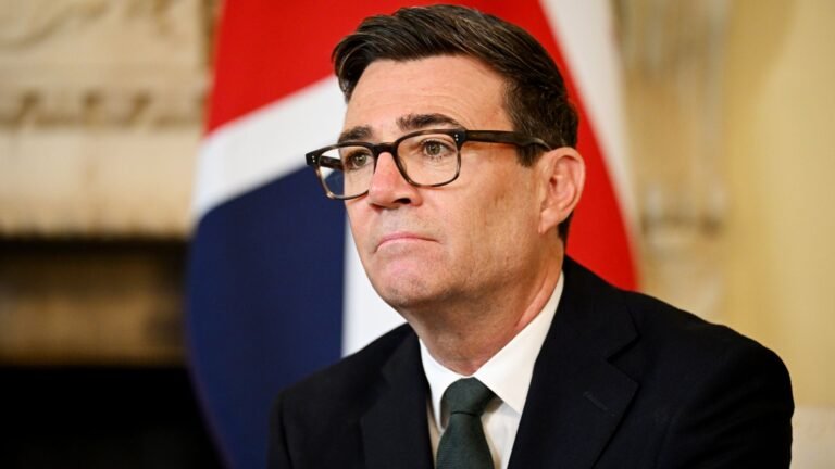 O RETORNO ESTÁ NA MESA: ANDY BURNHAM QUEBRA TABU DA DÉCADA E DECLARA QUE REINO UNIDO PODE “IR ATÉ O FIM” PARA REVERTER O BREXIT