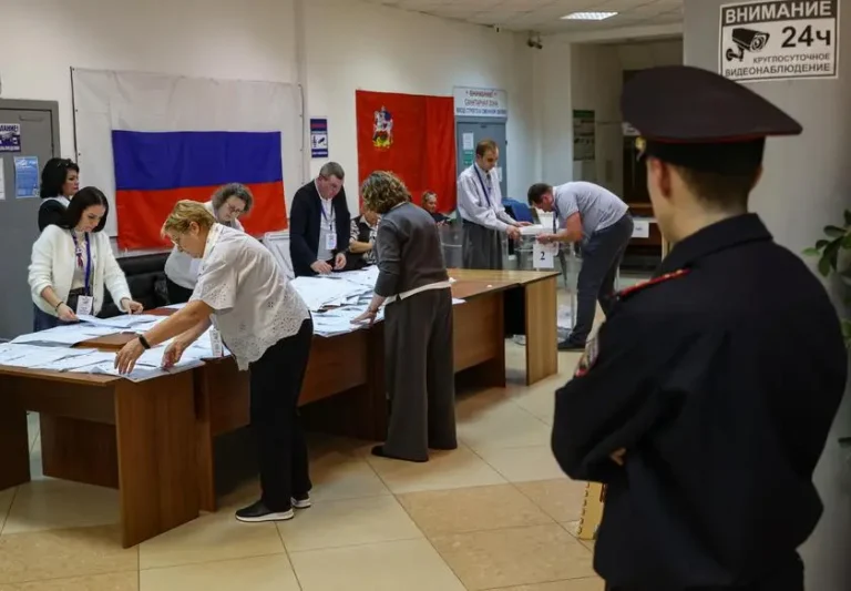 O partido de Vladimir Putin venceu as “eleições”.