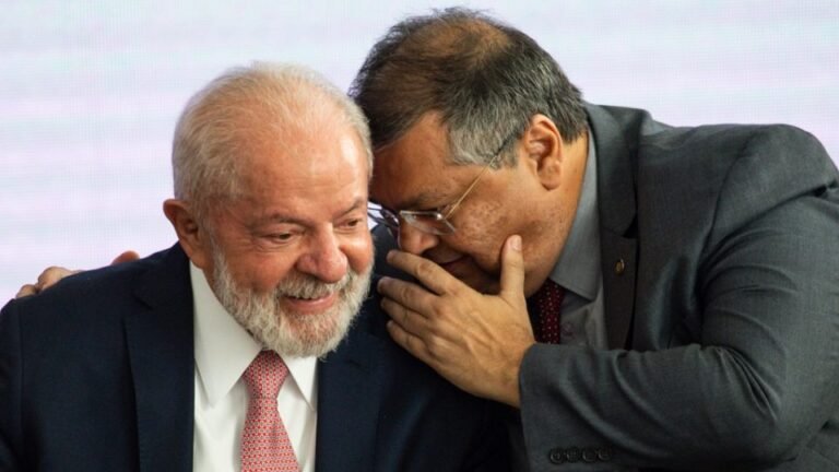 PT recorre a Flávio Dino para investigar suposta interferência estrangeira nas eleições